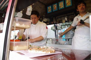 296148_649077518439408_2133571432_n