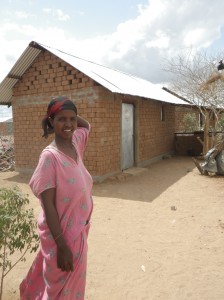 写真⑧ケニア難民キャンプで提供する仮設住宅