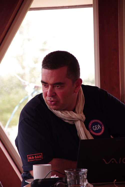 トルコの災害救助NGO団体GEAのトレーナー