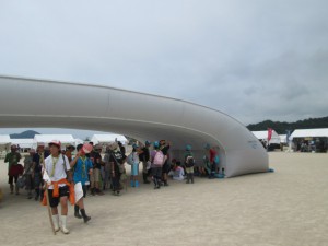 会場に設営したバルーンシェルター