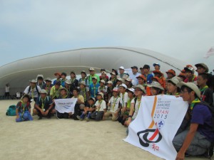 バルーンシェルターのもとで記念撮影