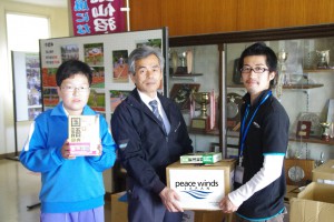 110606ＰＷＪによる辞書提供（気仙沼中）01_oishi