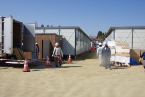 110418気仙沼中の校庭に建設する仮設住宅
