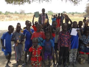 南スーダンの子どもは人懐っこい