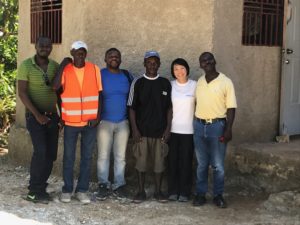 ハイチ　屋根設置の有志達