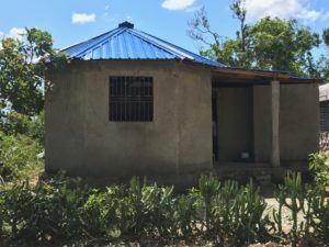 ハイチ　屋根設置完了