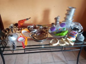 配布するキッチンセットや衛生キット